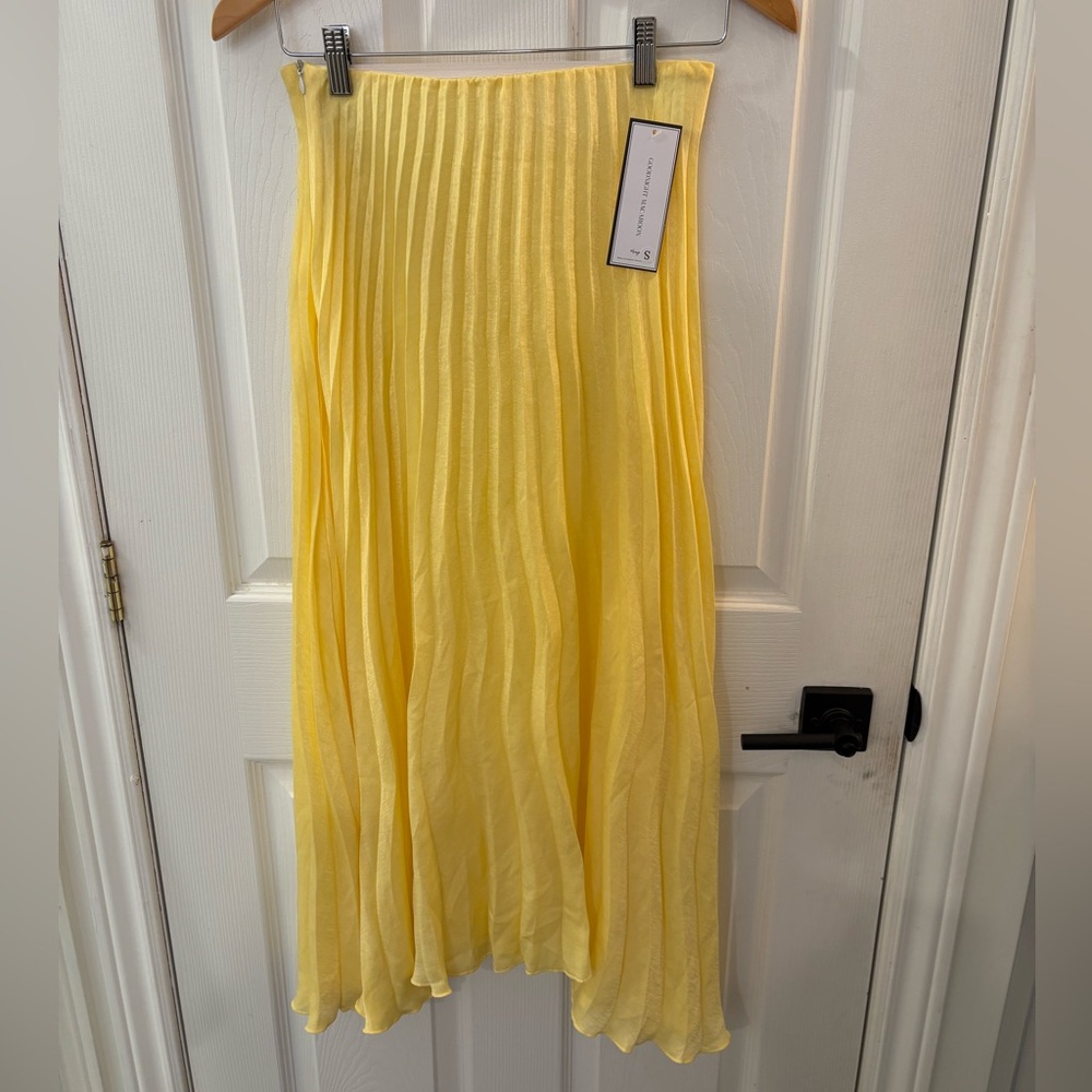 Elegant Yellow Pleated Skirt